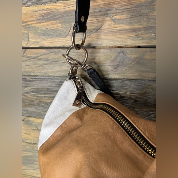 BIN047.10 Guess Hobo Crossbody Bag Tricolor - Picture 3 of 6